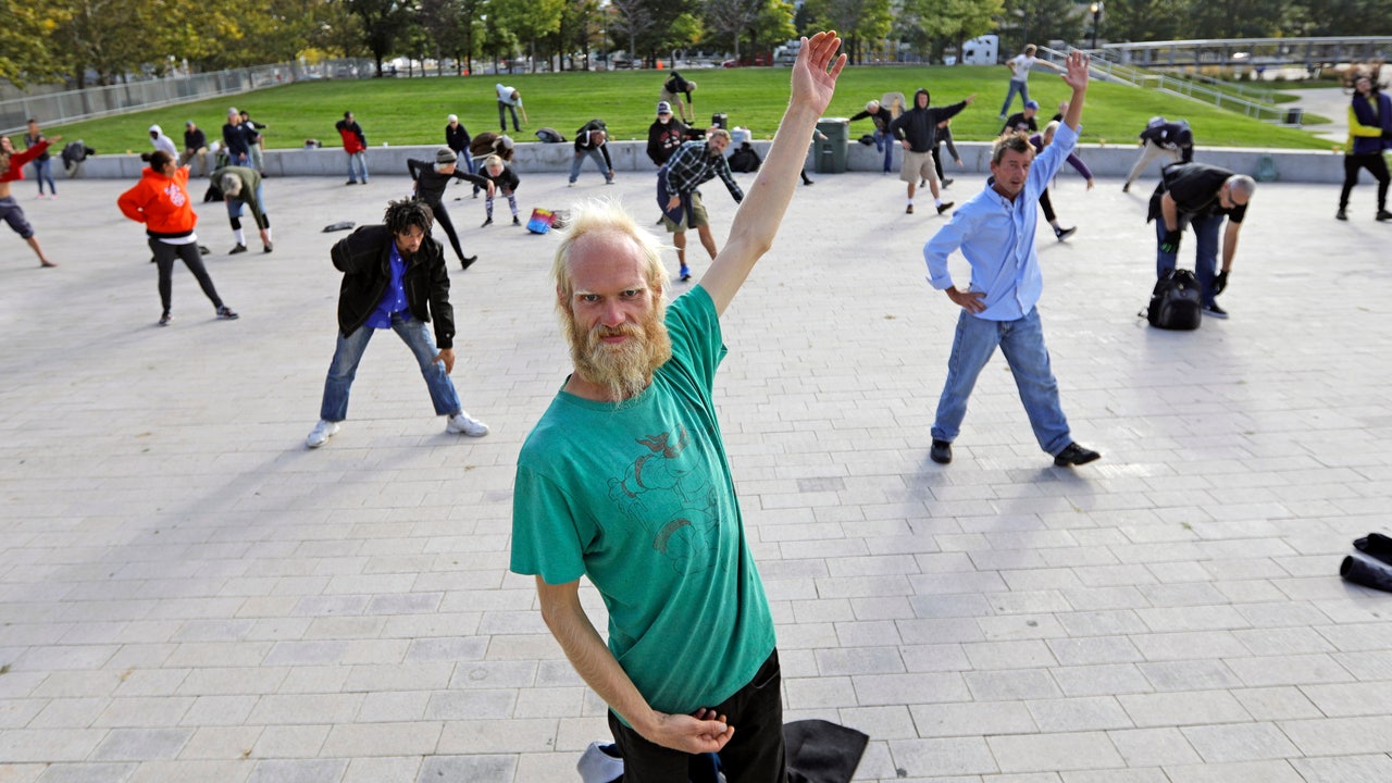 Homeless people find friends, ease stress in tai chi class